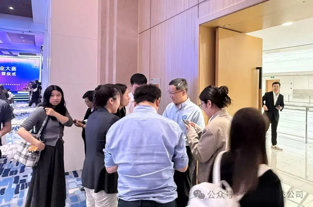 The entrepreneur was approached by eager investors— a testament to Pudong’s vibrant and supportive environment for innovation and entrepreneurship.